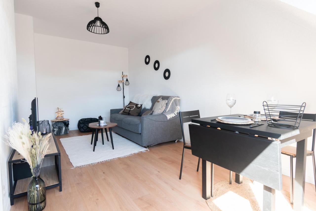 Ferienwohnung Bienvenue Chez Vous Tres Calme Et En Plein Centre Mantes-la-Jolie Exterior foto