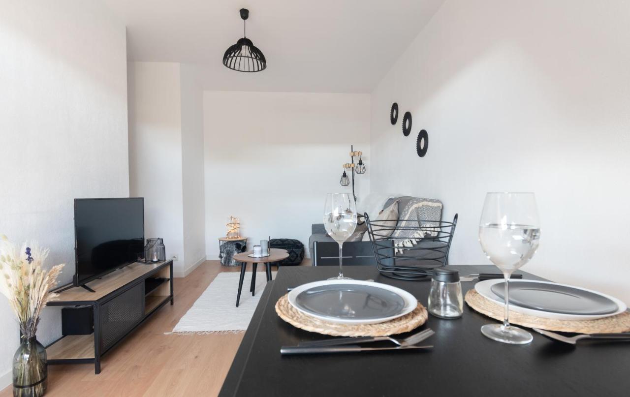 Ferienwohnung Bienvenue Chez Vous Tres Calme Et En Plein Centre Mantes-la-Jolie Exterior foto